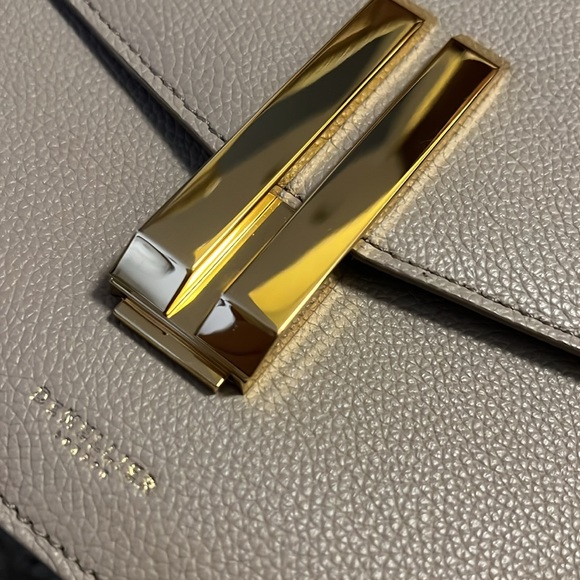 Meet your Posher, Julianne - Picture 2 of 7